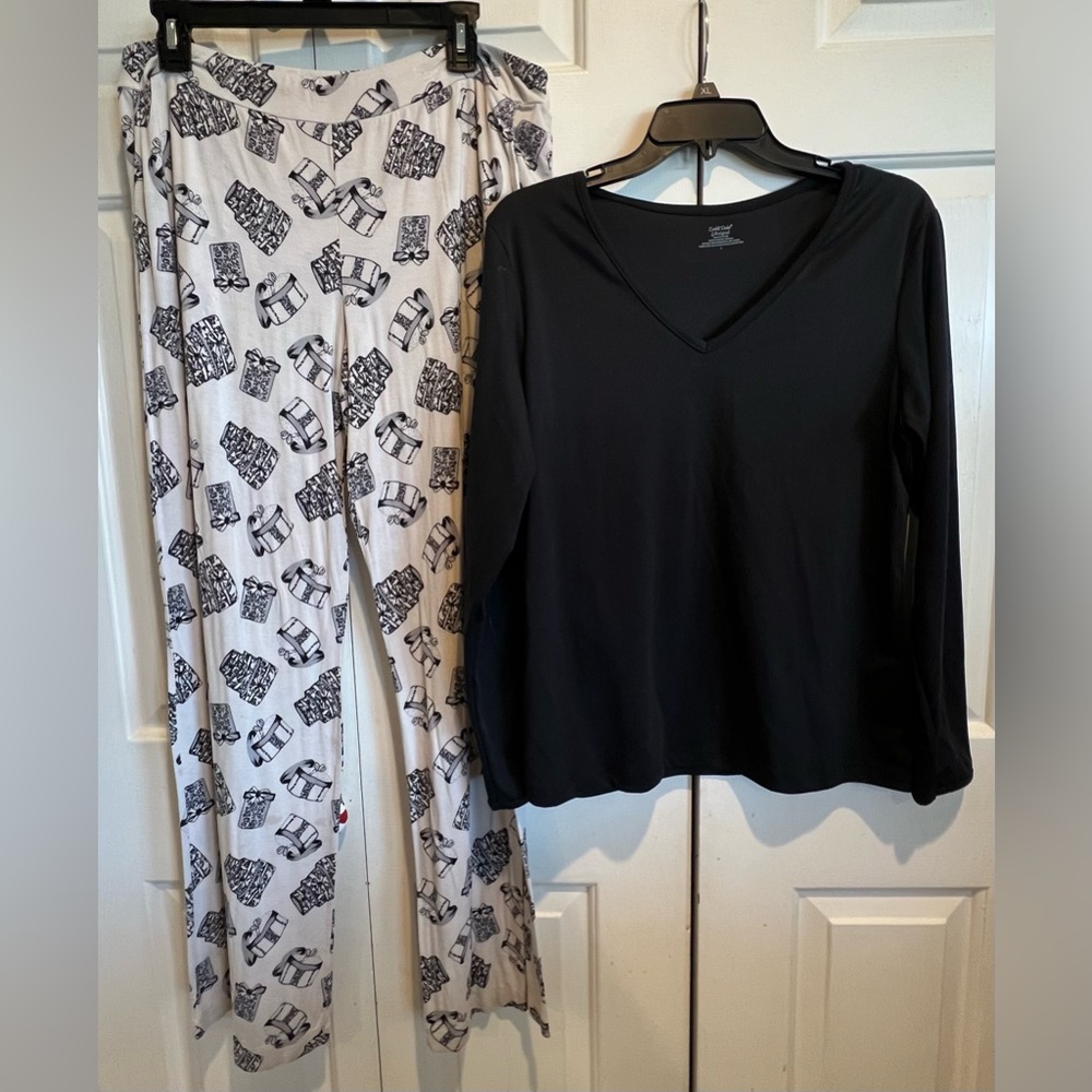 SOMA🤍🖤Printed Pants & Long Sleeve Black Top by CUDDL DUDDS